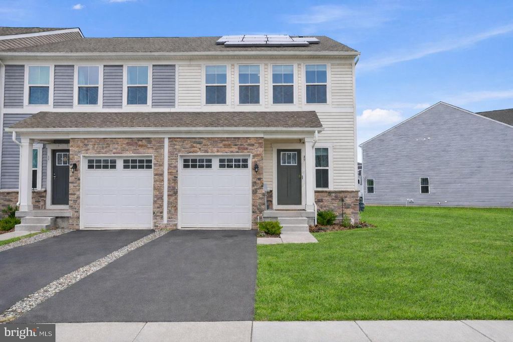 19 PRATT LN, Lawrence Twp, NJ 08648