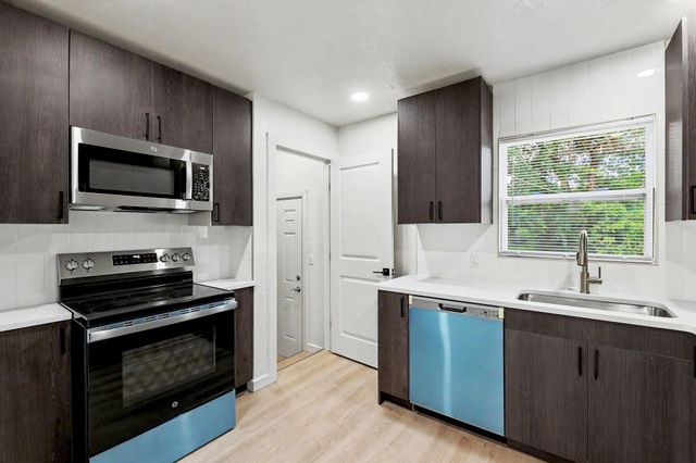 1937 N Piatt Ave, Wichita, KS 67214