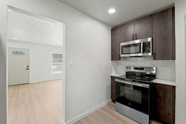 1937 N Piatt Ave, Wichita, KS 67214