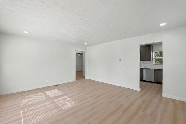 1937 N Piatt Ave, Wichita, KS 67214