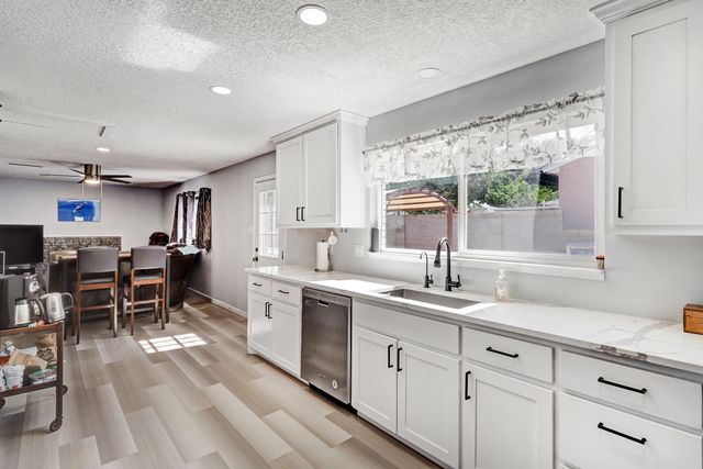 11913 Allison Court NE, Albuquerque, NM 87112