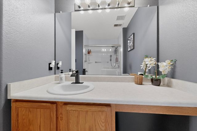 505 Medina Meadows Drive NE, Rio Rancho, NM 87144