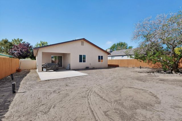 505 Medina Meadows Drive NE, Rio Rancho, NM 87144