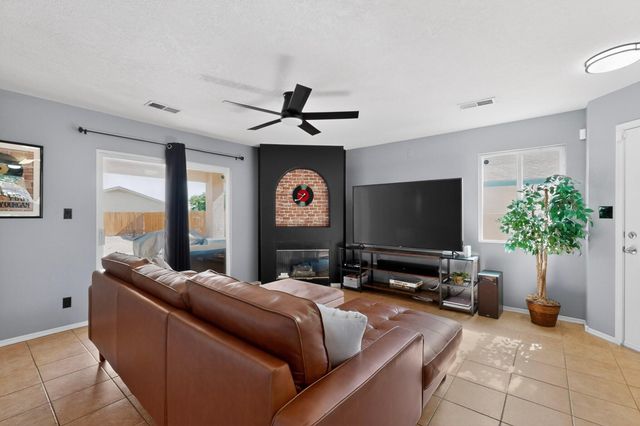 505 Medina Meadows Drive NE, Rio Rancho, NM 87144