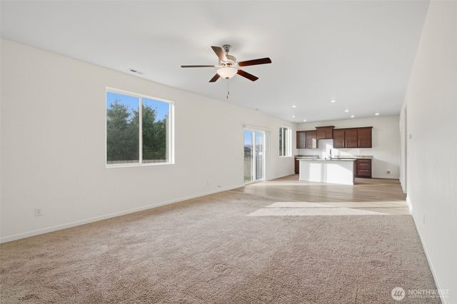 11948 64th Street E, Puyallup, WA 98372