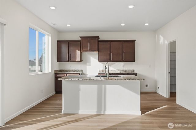 11948 64th Street E, Puyallup, WA 98372