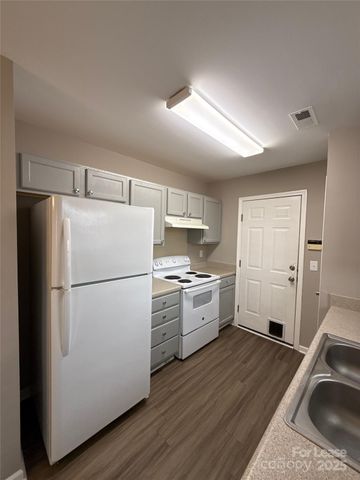 3631 Joel Turner Drive, Charlotte, NC 28216