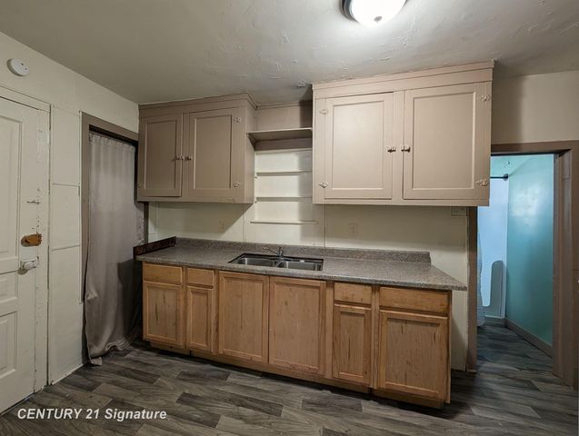 1310 S Hamilton St Street, Saginaw, MI 48602