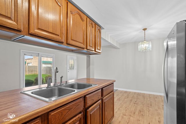 7750 159th Place 7750, Tinley Park, IL 60477