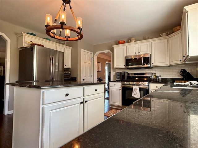 89 Bartlett Way, Dallas, GA 30157