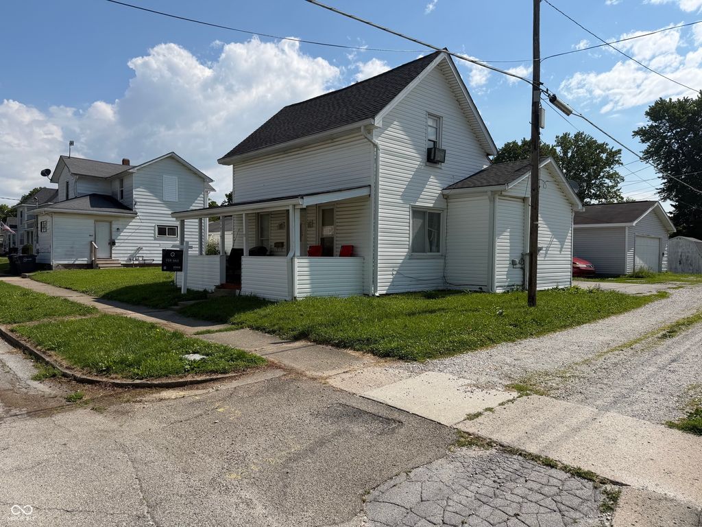 317 N 18th Street, Elwood, IN 46036