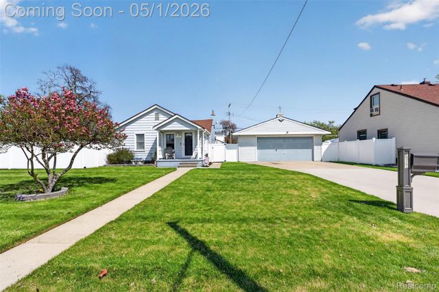 677 Lindbergh Street, Wyandotte, MI 48192
