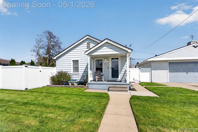 677 Lindbergh Street, Wyandotte, MI 48192