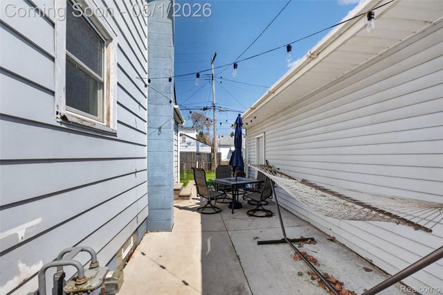 677 Lindbergh Street, Wyandotte, MI 48192