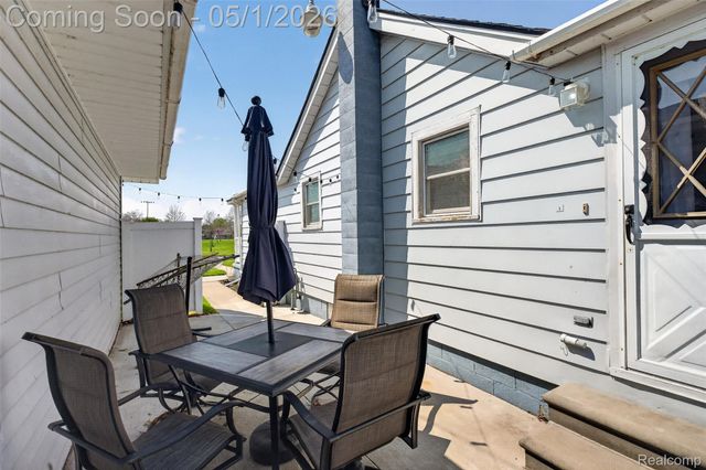 677 Lindbergh Street, Wyandotte, MI 48192