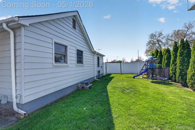 677 Lindbergh Street, Wyandotte, MI 48192