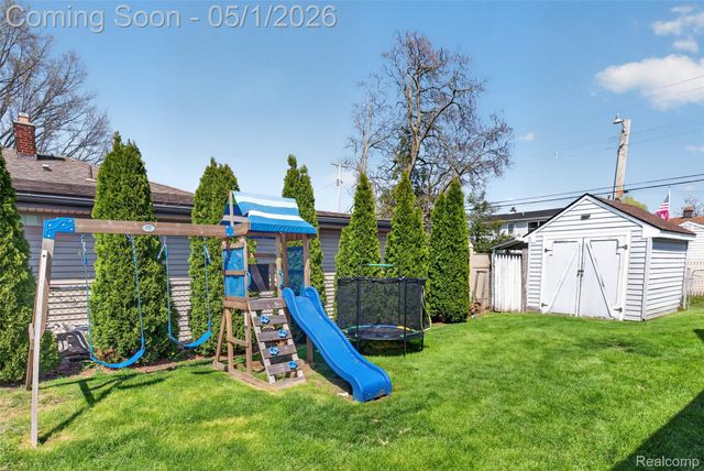 677 Lindbergh Street, Wyandotte, MI 48192