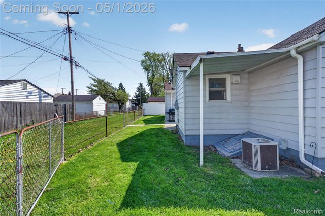 677 Lindbergh Street, Wyandotte, MI 48192