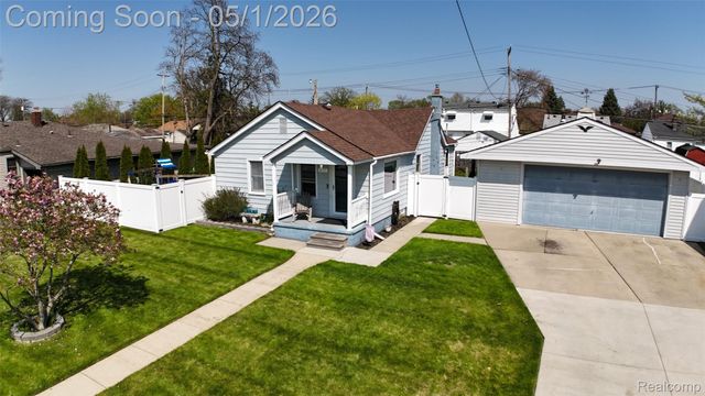 677 Lindbergh Street, Wyandotte, MI 48192