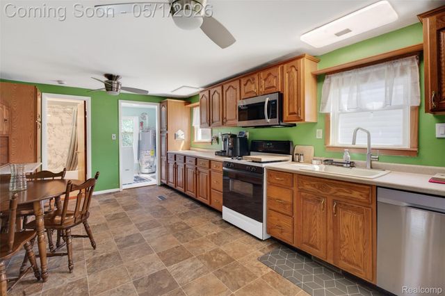 677 Lindbergh Street, Wyandotte, MI 48192