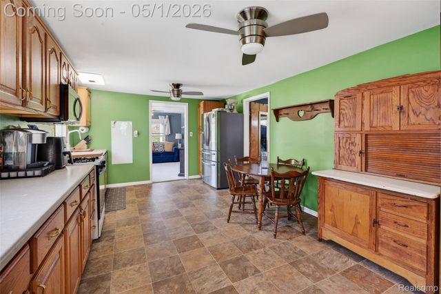 677 Lindbergh Street, Wyandotte, MI 48192