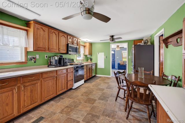 677 Lindbergh Street, Wyandotte, MI 48192