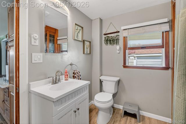 677 Lindbergh Street, Wyandotte, MI 48192