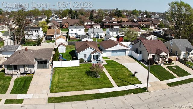 677 Lindbergh Street, Wyandotte, MI 48192