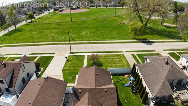 677 Lindbergh Street, Wyandotte, MI 48192