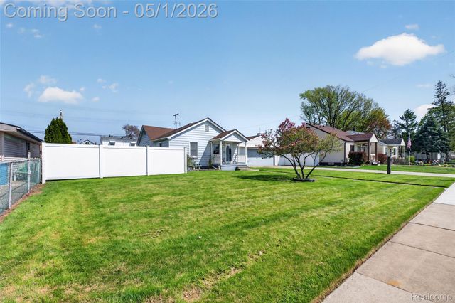 677 Lindbergh Street, Wyandotte, MI 48192