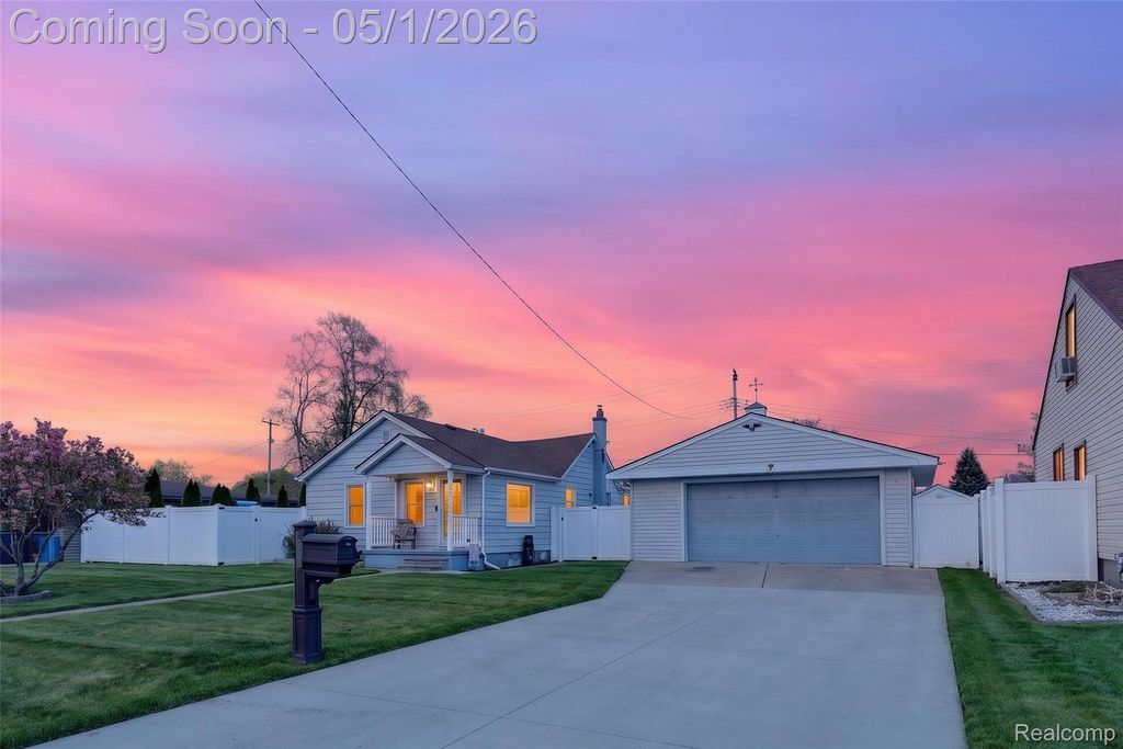 677 Lindbergh Street, Wyandotte, MI 48192