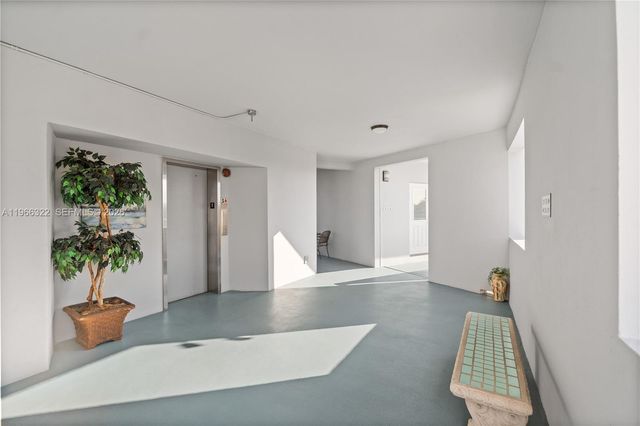 2223 Park Ln 210, Hollywood, FL 33021