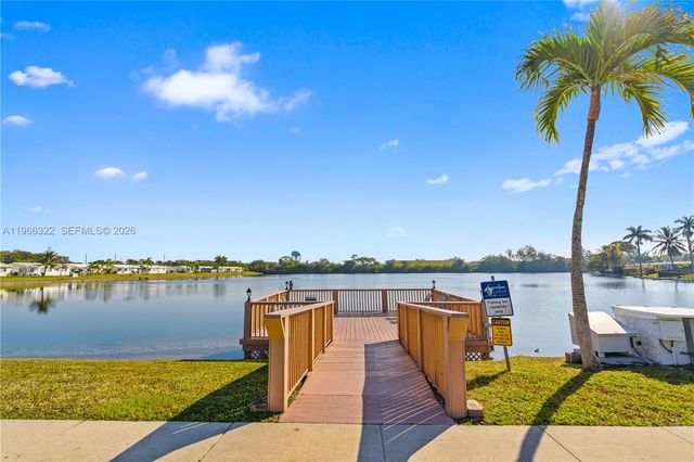 2223 Park Ln 210, Hollywood, FL 33021