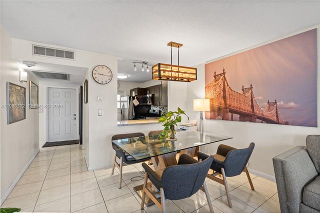 2223 Park Ln 210, Hollywood, FL 33021