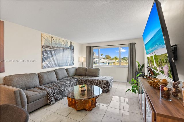 2223 Park Ln 210, Hollywood, FL 33021