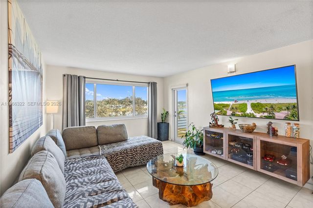 2223 Park Ln 210, Hollywood, FL 33021