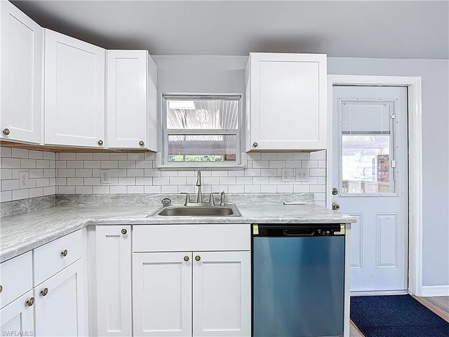 2425 Case LN, North Fort Myers, FL 33917