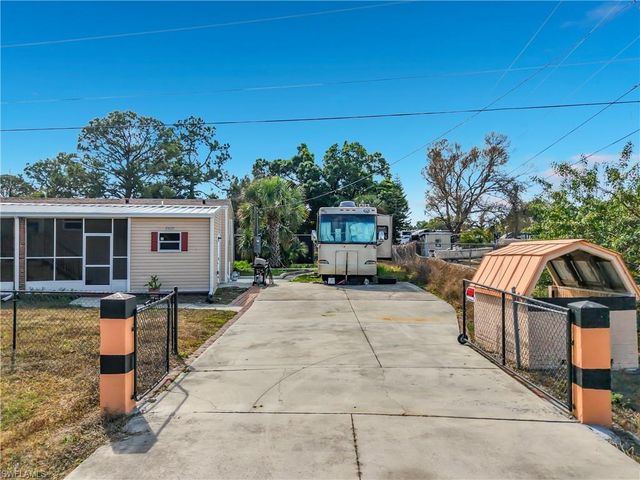 2425 Case LN, North Fort Myers, FL 33917