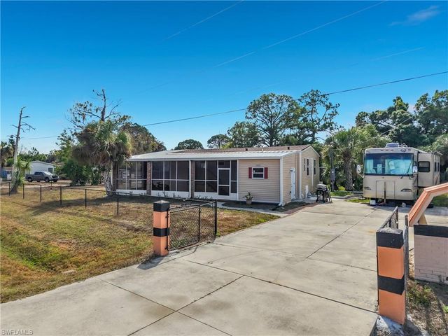 2425 Case LN, North Fort Myers, FL 33917