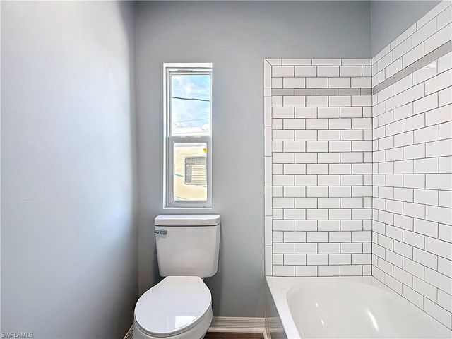 2425 Case LN, North Fort Myers, FL 33917