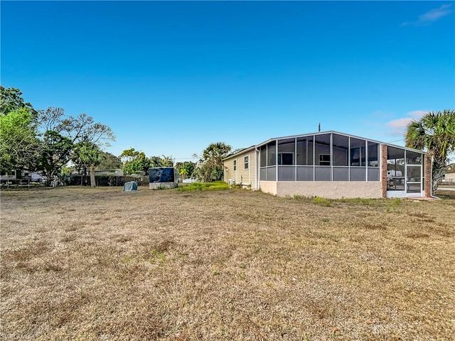 2425 Case LN, North Fort Myers, FL 33917