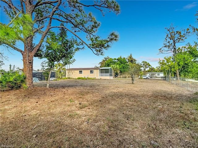 2425 Case LN, North Fort Myers, FL 33917