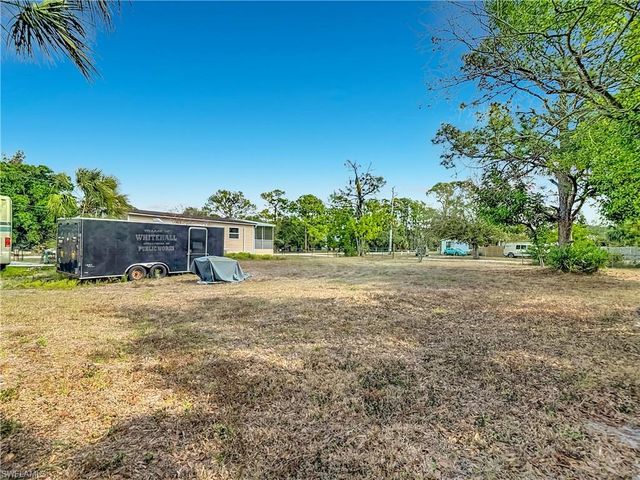 2425 Case LN, North Fort Myers, FL 33917