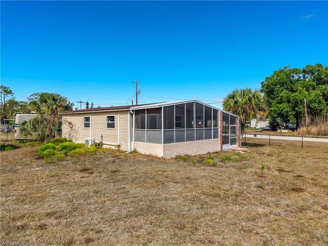 2425 Case LN, North Fort Myers, FL 33917