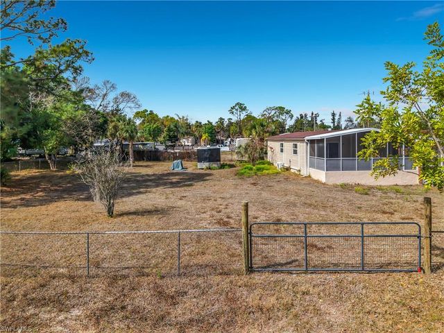 2425 Case LN, North Fort Myers, FL 33917