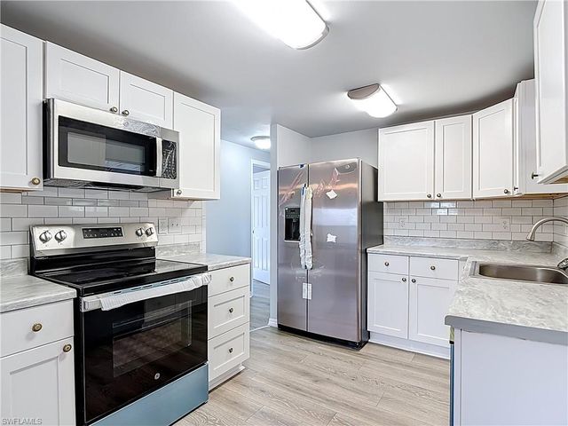 2425 Case LN, North Fort Myers, FL 33917