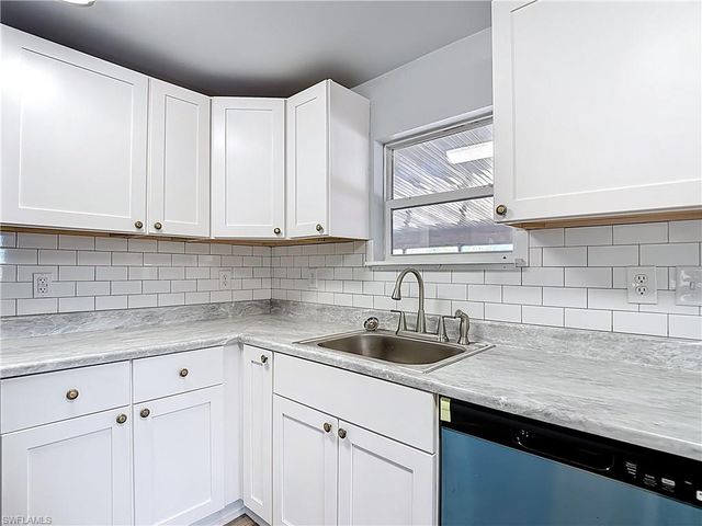 2425 Case LN, North Fort Myers, FL 33917