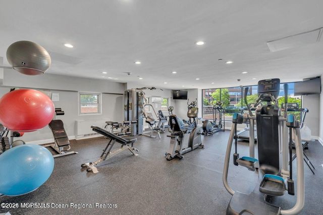 28 Riverside Avenue 1J, Red Bank, NJ 07701