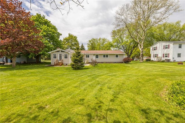 4 Dahlia Drive, Perinton, NY 14450