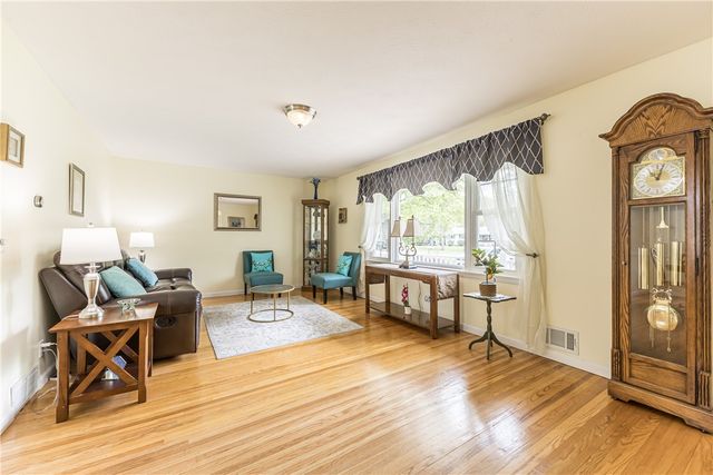 4 Dahlia Drive, Perinton, NY 14450